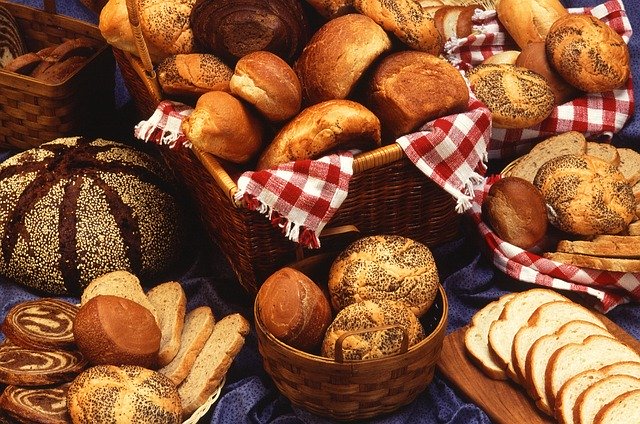数種類のパンの画像